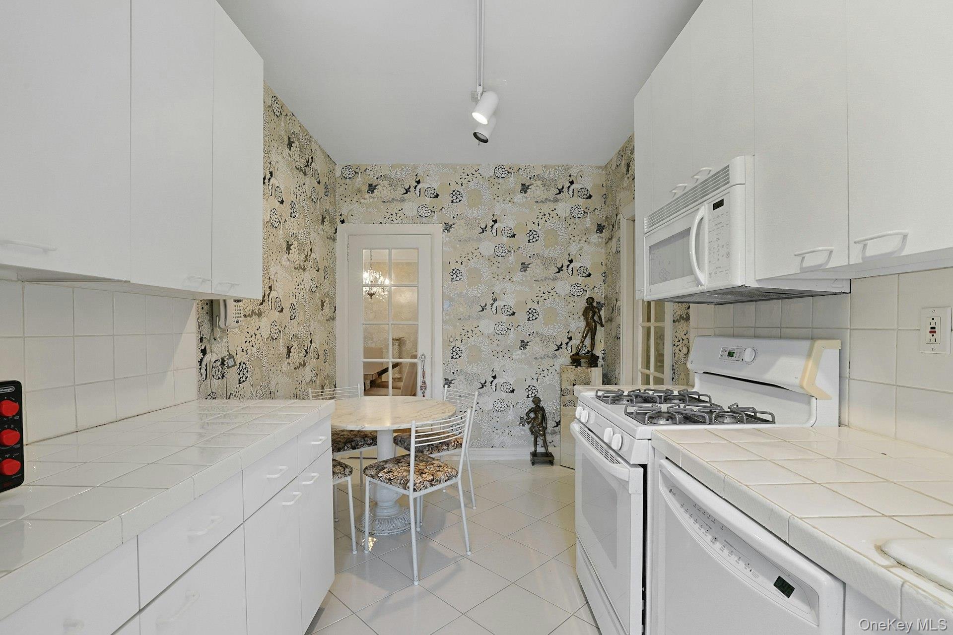 Scarsdale, New York 10583, United States, 1 Bedroom Bedrooms, ,1 BathroomBathrooms,Residential,Active,190614