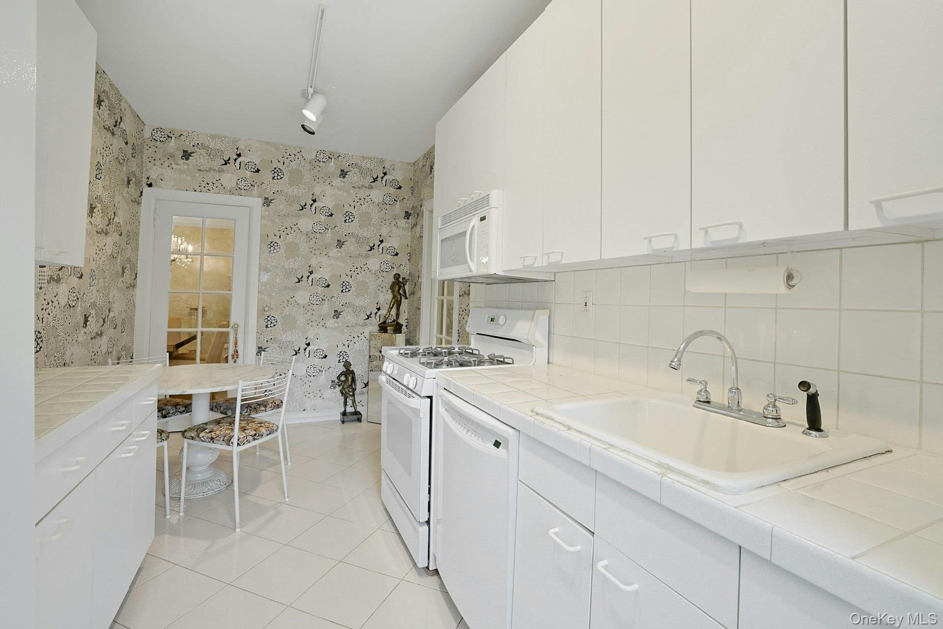 Scarsdale, New York 10583, United States, 1 Bedroom Bedrooms, ,1 BathroomBathrooms,Residential,Active,190614