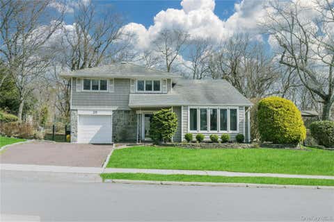 Homes For Sale - 29 Serpentine Lane<br/> Old Bethpage, NY 11804