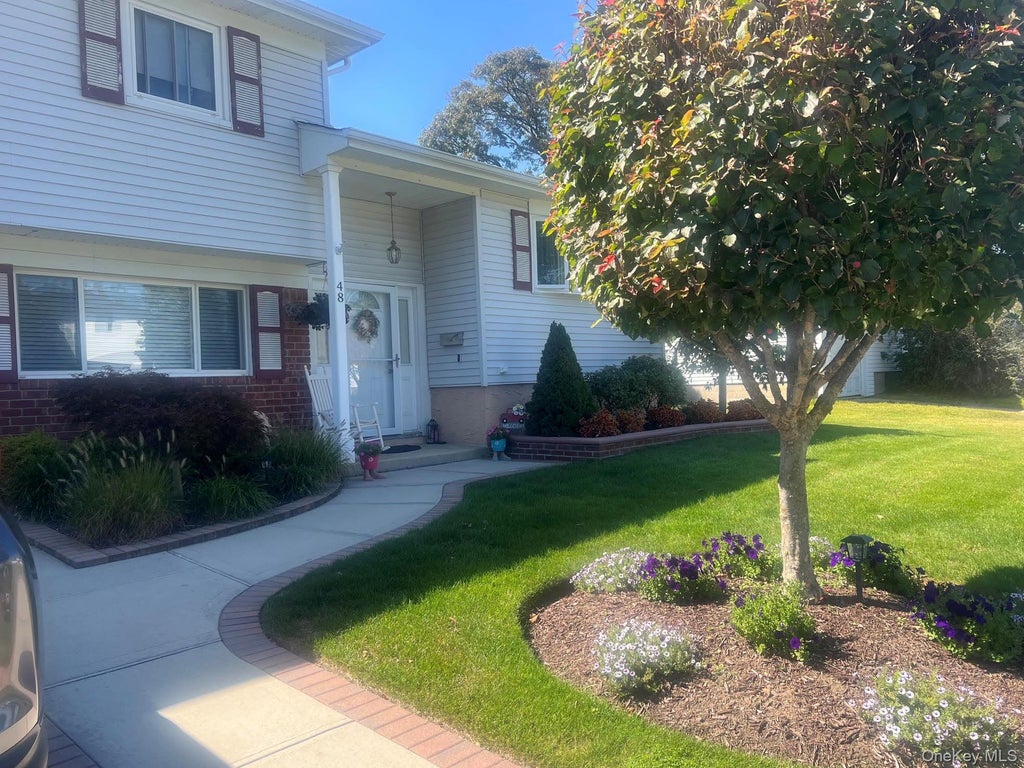 Photo of 48 W 20 th Street, Deer Park, NY 11729 (MLS # 1014833)