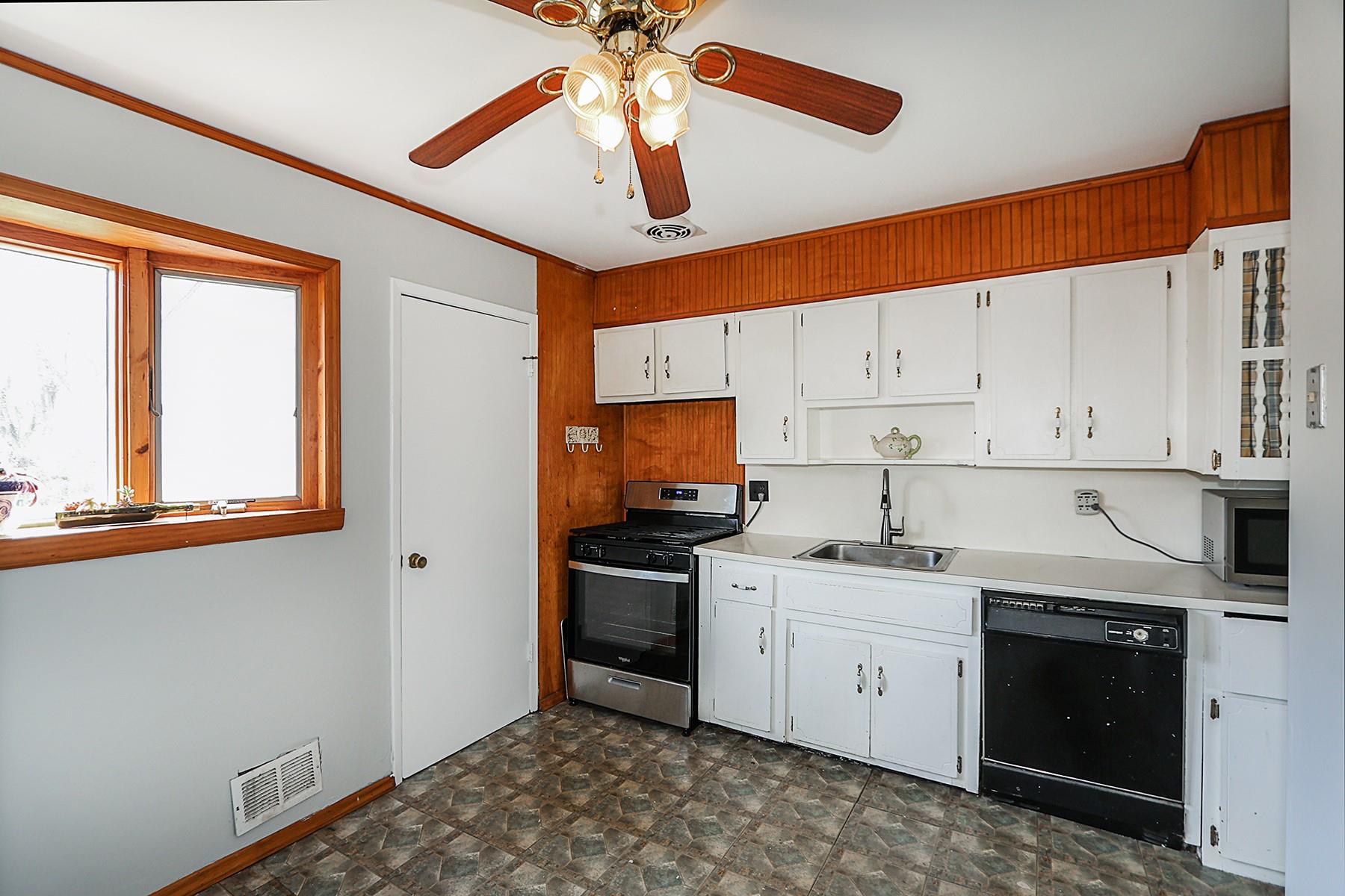 104 Utica Street, Bay Shore, New York image 14