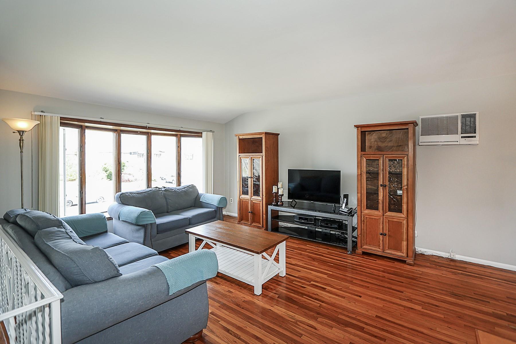104 Utica Street, Bay Shore, New York image 6