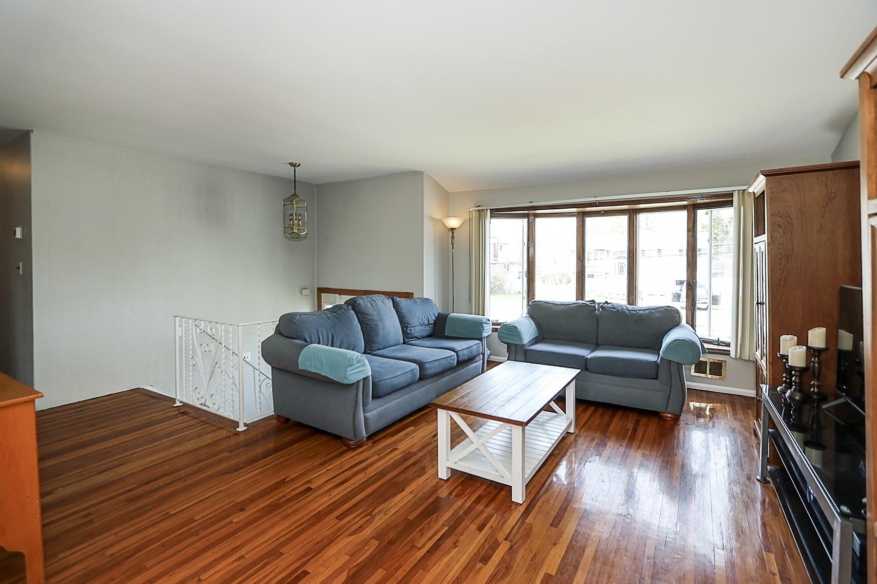 104 Utica Street, Bay Shore, New York image 8