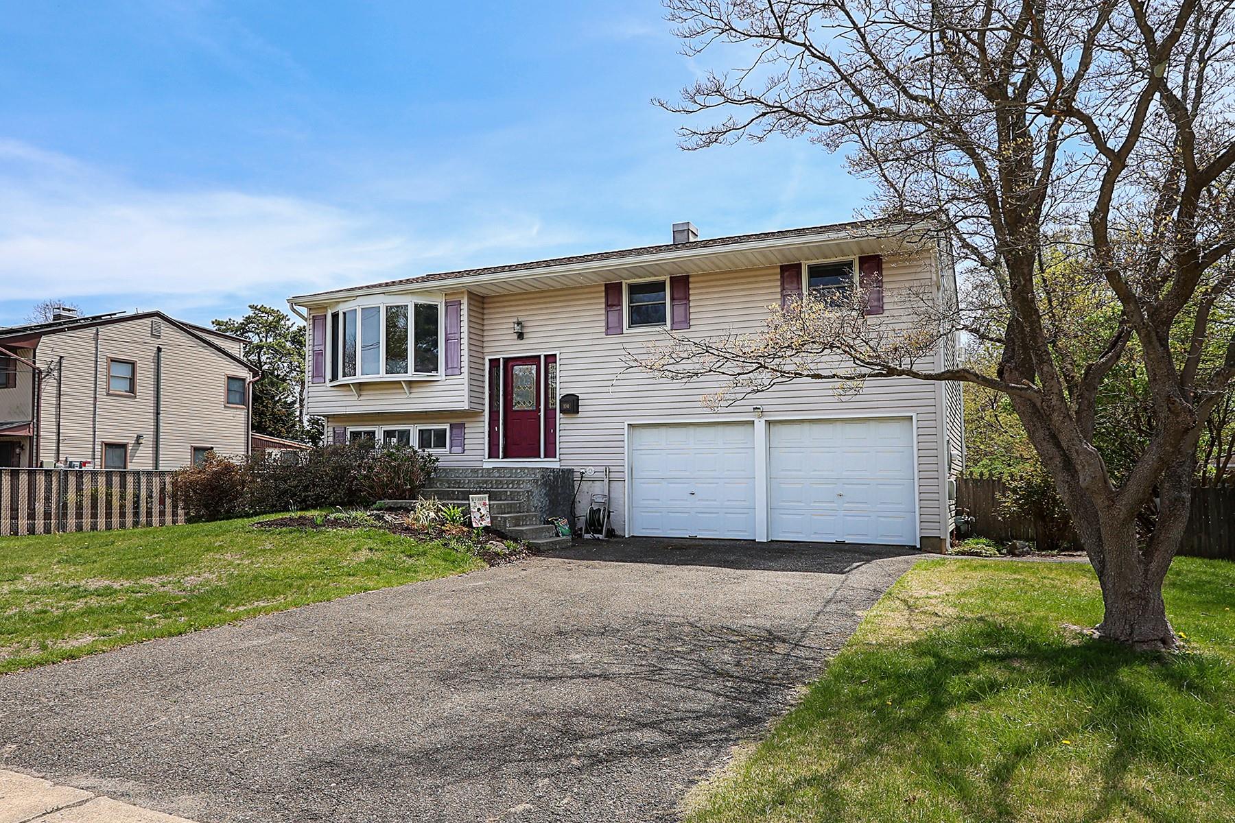 104 Utica Street, Bay Shore, New York image 3