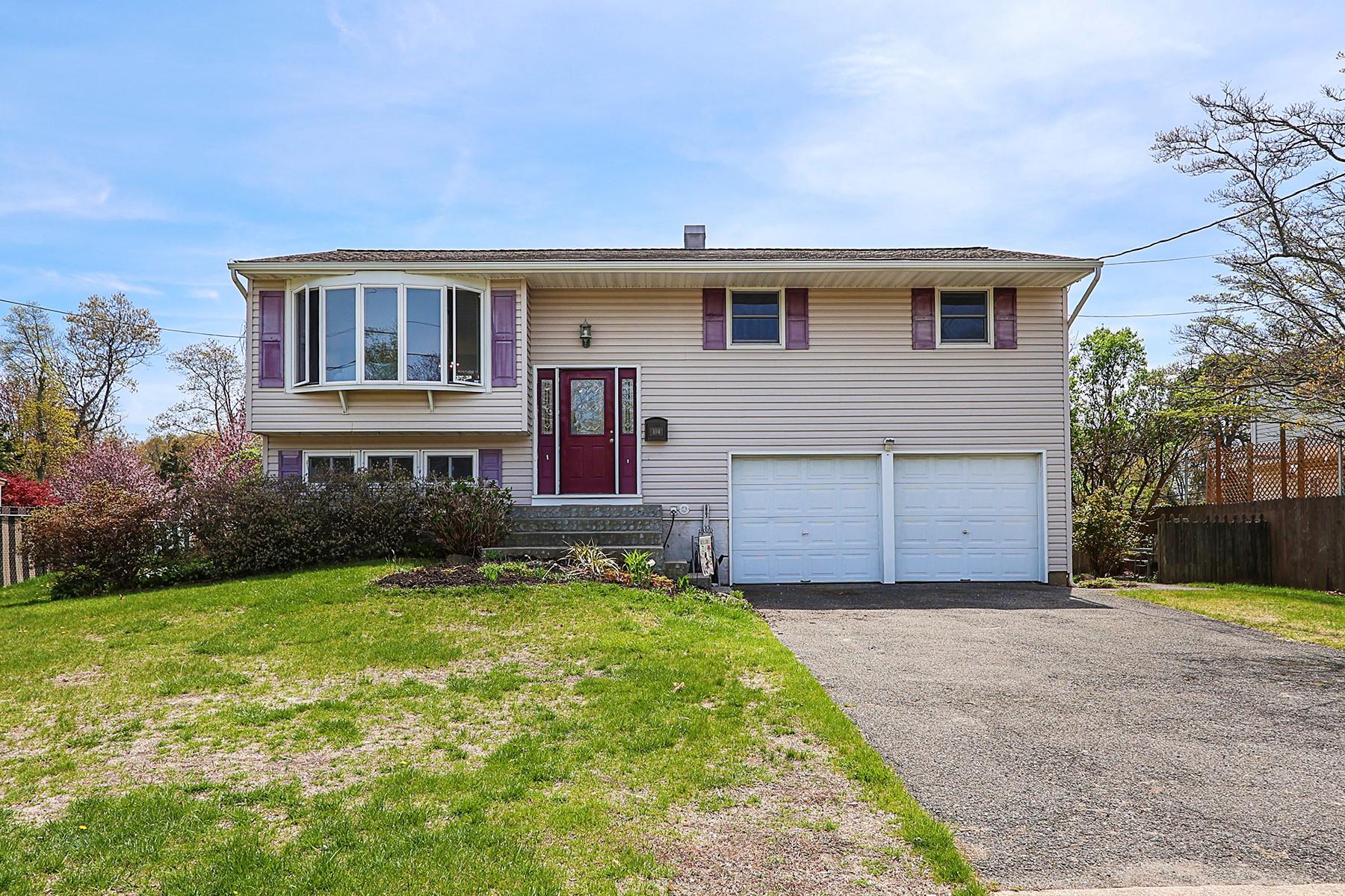 104 Utica Street, Bay Shore, New York image 1
