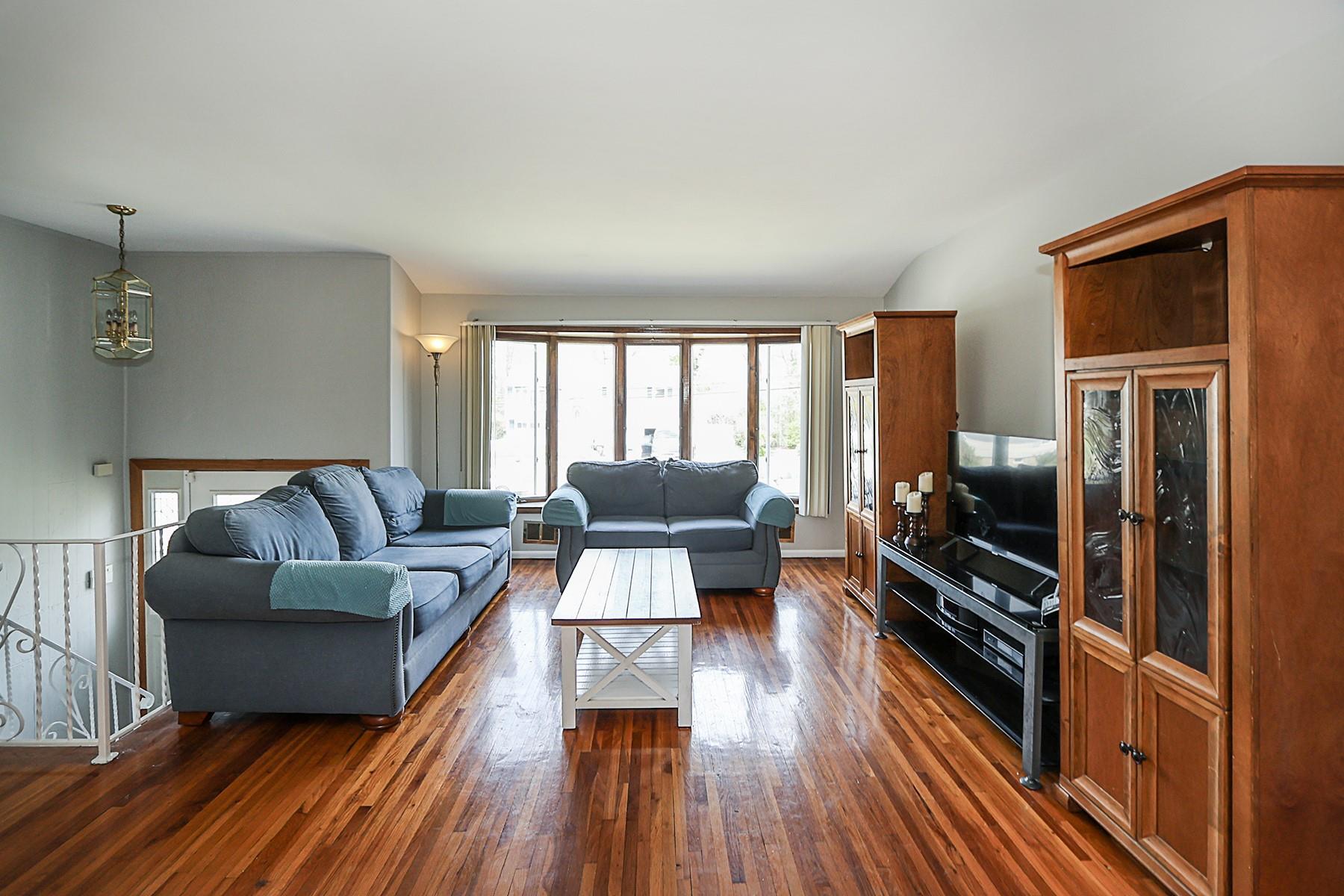 104 Utica Street, Bay Shore, New York image 7