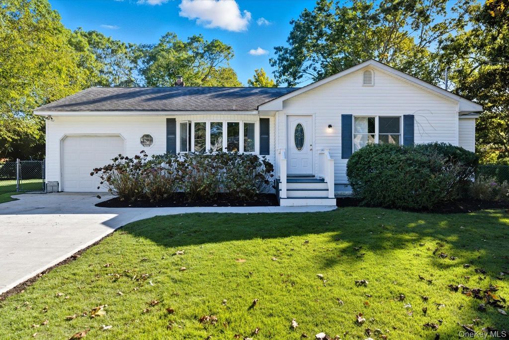 Photo of 7 Harvard Drive, Hampton Bays, NY 11946 (MLS # 918369)