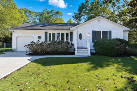 Photo of 7 Harvard Drive, Hampton Bays, NY 11946 (MLS # 918369)