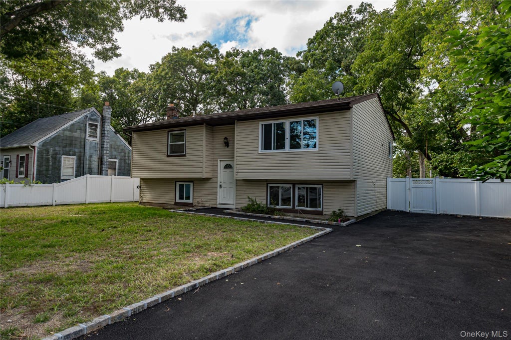 Photo of 84 N 17th Street, Wheatley Heights, NY 11798 (MLS # 1054531)