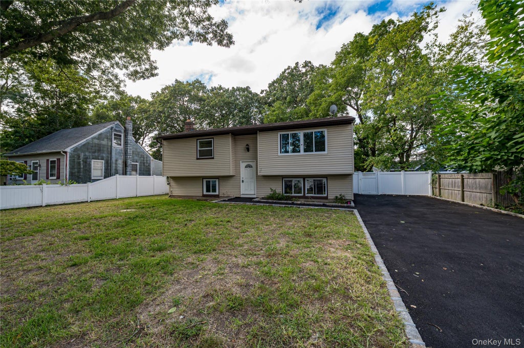 Photo of 84 N 17th Street, Wheatley Heights, NY 11798 (MLS # 1054531)