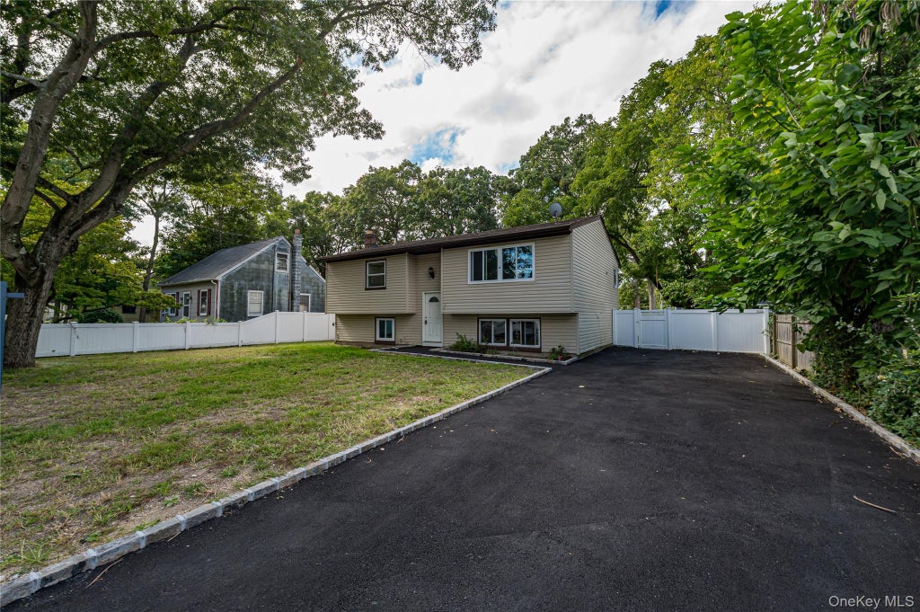 Photo of 84 N 17th Street, Wheatley Heights, NY 11798 (MLS # 1054531)