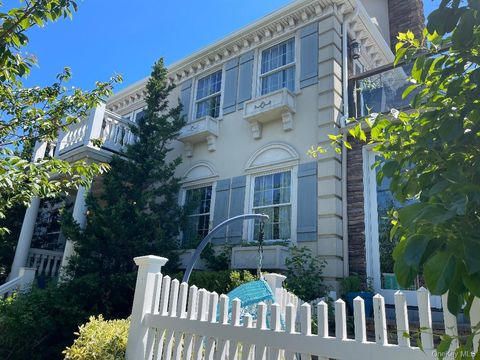 Photo of 88 Dutchess Boulevard, Atlantic Beach, NY 11509 (MLS # 1008721)