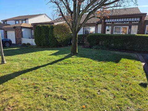 Photo of 504 Gotham Court N, Saint James, NY 11780 (MLS # 941087)