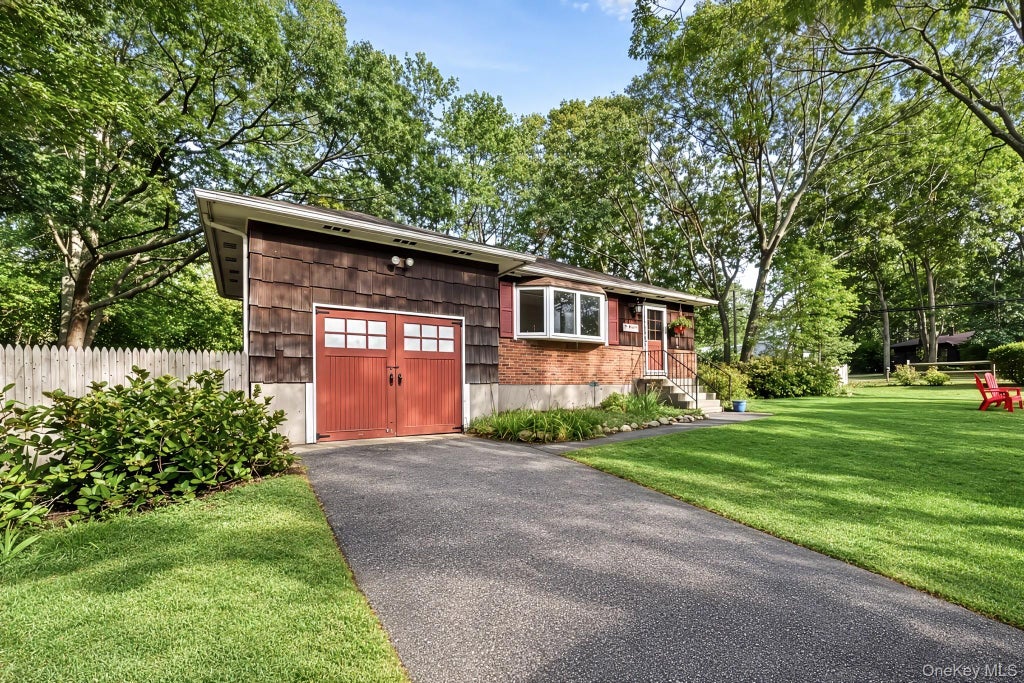 Photo of 2 Easterly Road, Hampton Bays, NY 11946 (MLS # 1059631)