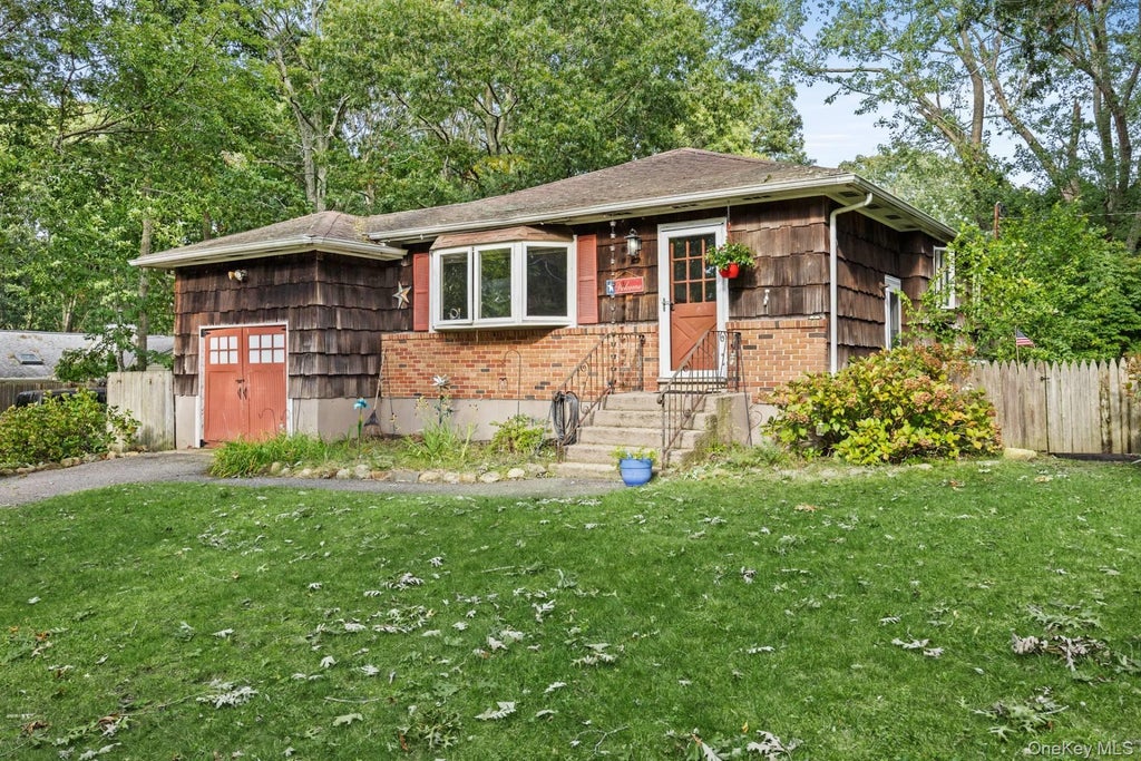 Photo of 2 Easterly Road, Hampton Bays, NY 11946 (MLS # 1059631)