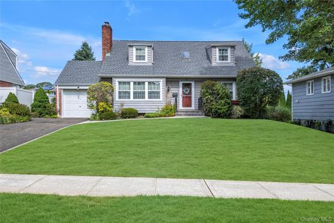 21 Farragut Road Old Bethpage NY 11804