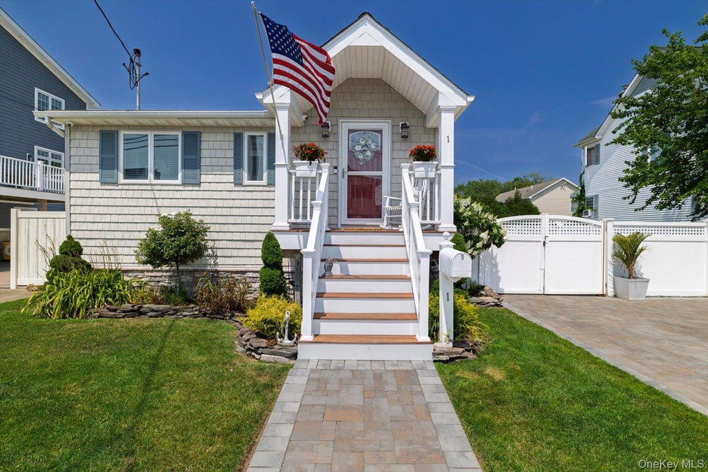 Photo of 1 Court Street E, East Rockaway, NY 11518 (MLS # 1029662)