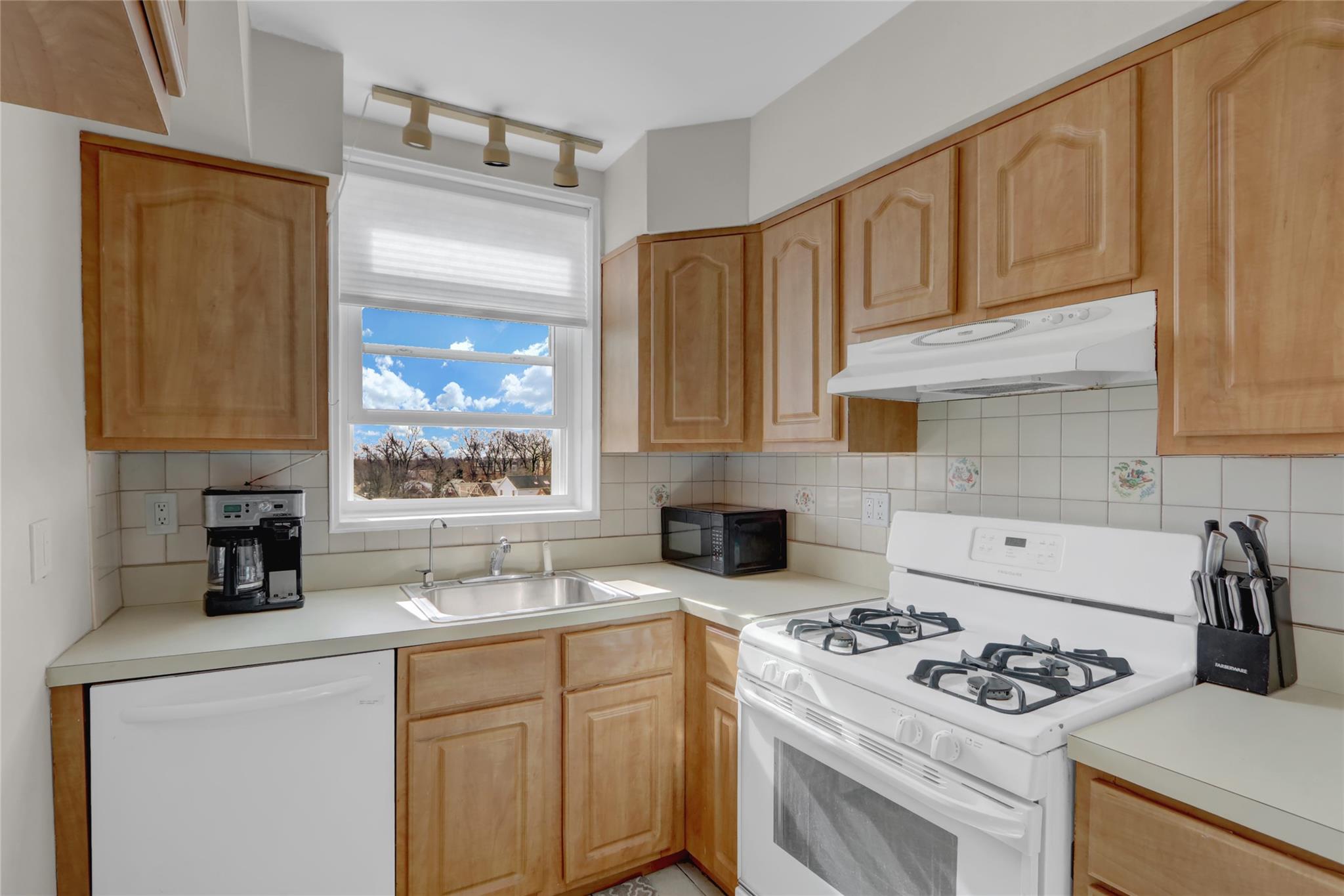 504 Merrick Road #4D, Lynbrook, New York image 10