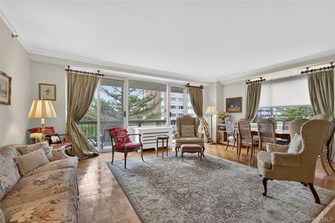 Photo of 100 Hilton Avenue #411, Garden City, NY 11530 (MLS # 933005)