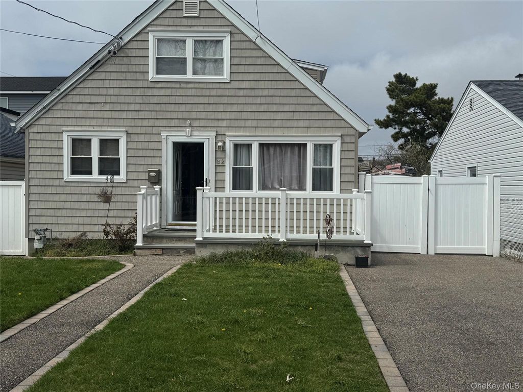 Photo of 82 E Seacrest Avenue, Lindenhurst, NY 11757 (MLS # 987892)