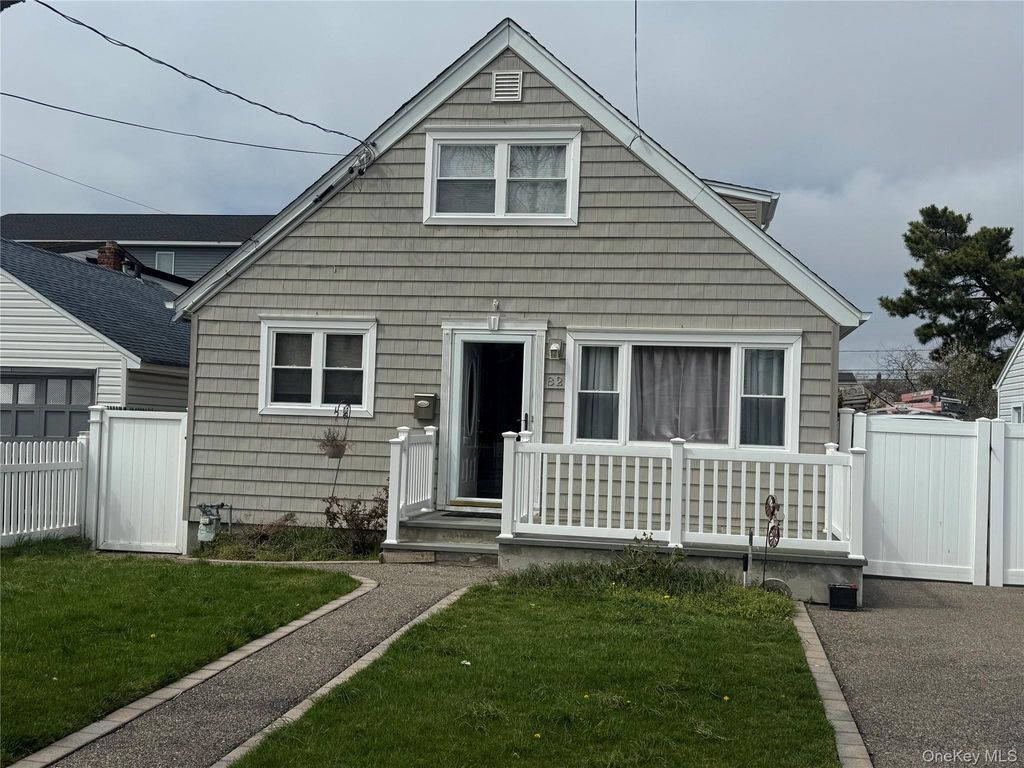 Photo of 82 E Seacrest Avenue, Lindenhurst, NY 11757 (MLS # 987892)