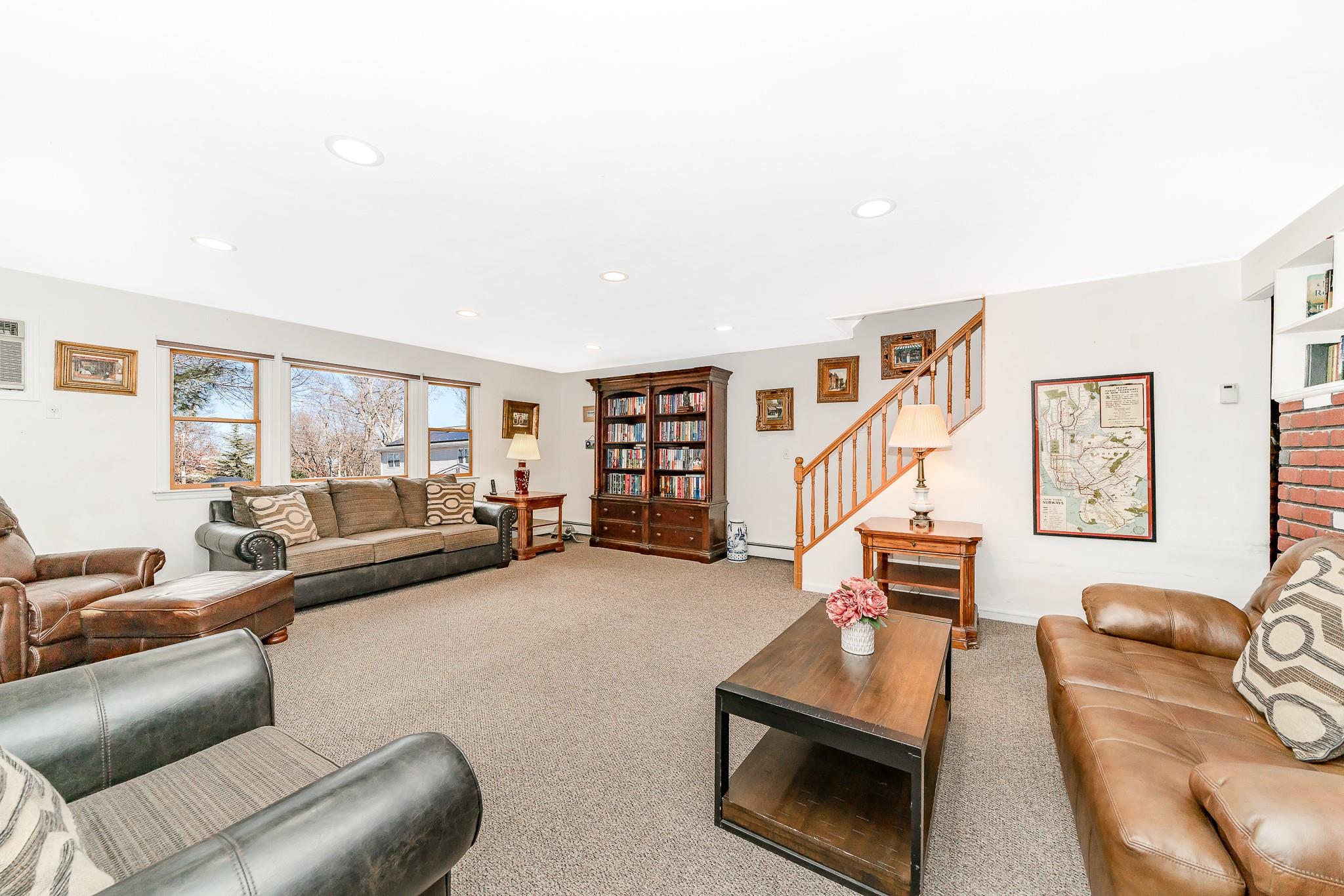 35 Dome Lane, Wantagh, New York image 12