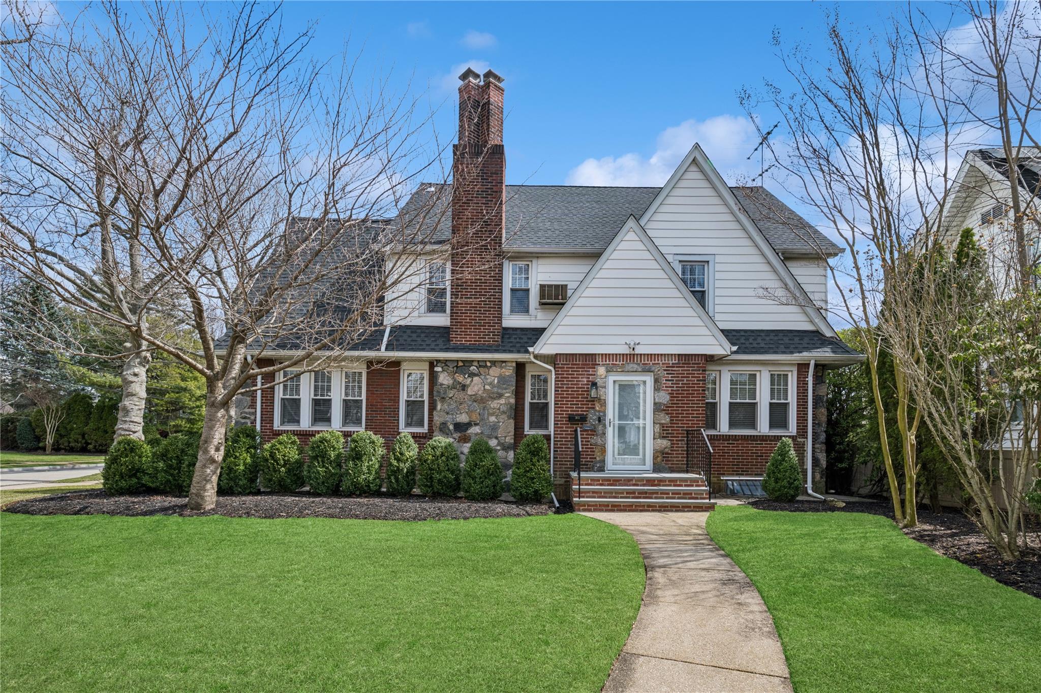 363 Hempstead Avenue, Rockville Centre, New York image 4