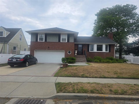 Apartment For Rent - 199 Radcliffe Road #GROUND LEVEL<br/> Nassau County, Island Park, NY 11558