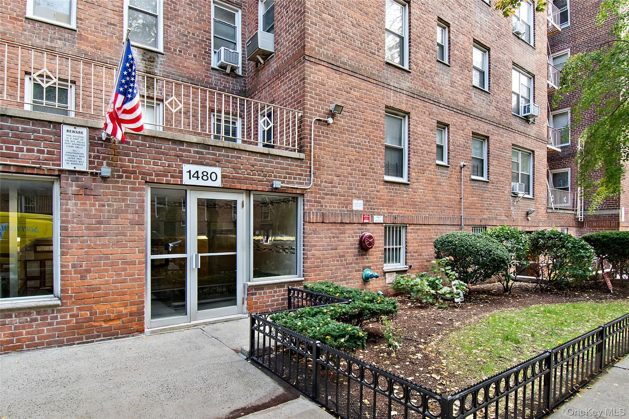 Photo 1 of 9 — 1425 Thieriot Avenue 6M, Bronx, NY 10460