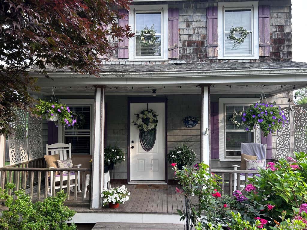 Photo of 308 Monsell Place, Greenport, NY 11944 (MLS # 1028101)