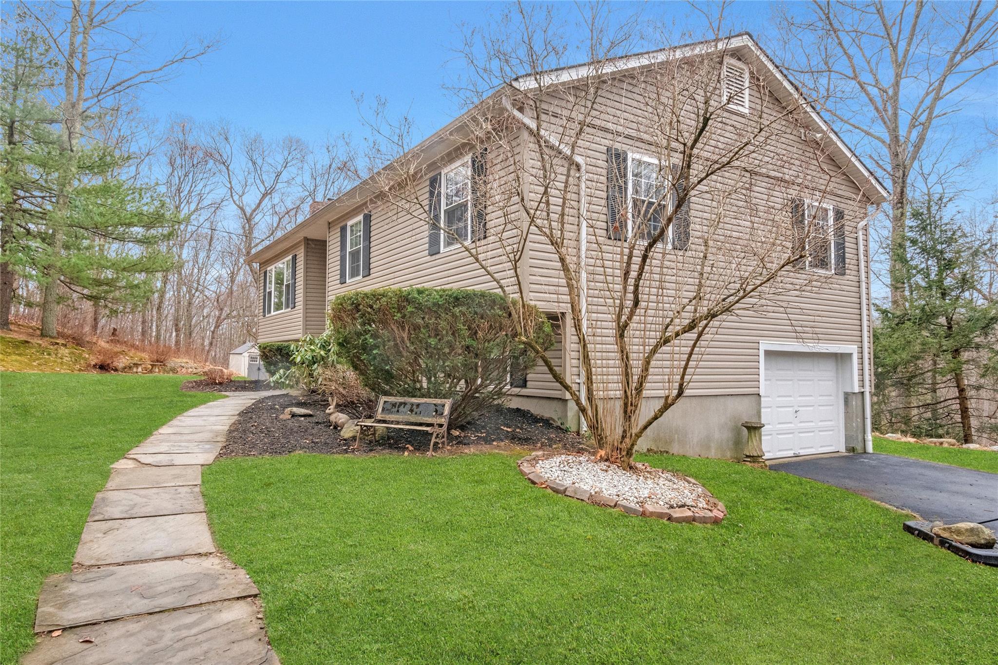 19 Split Rock Road, Putnam Valley, New York image 2