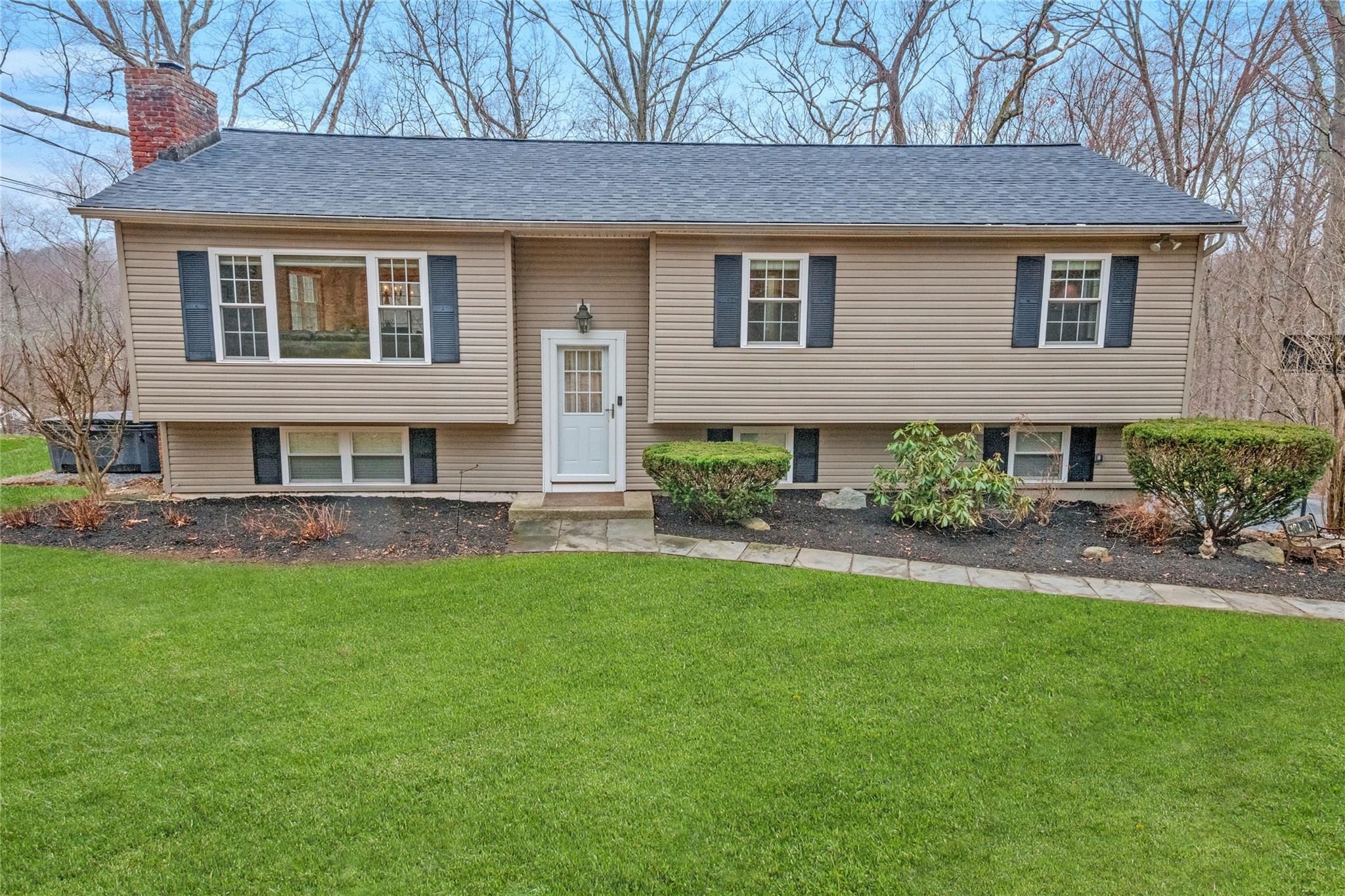19 Split Rock Road, Putnam Valley, New York image 1