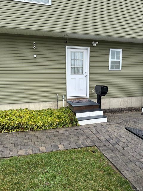 Apartment For Rent - 5 Macintosh Lane<br/> Selden, NY 11784