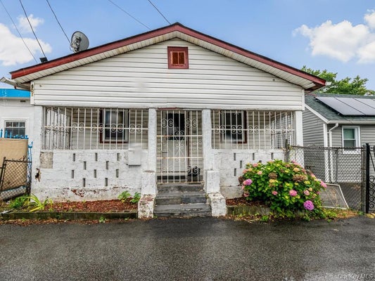 901 HARDING PARK, BRONX, NY 10473 - Image bb4e75222e0a330e4d4f353cbda02a3e/2044526291
