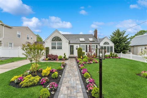 Photo of 694 The Fenway, Baldwin, NY 11510 (MLS # 860345)