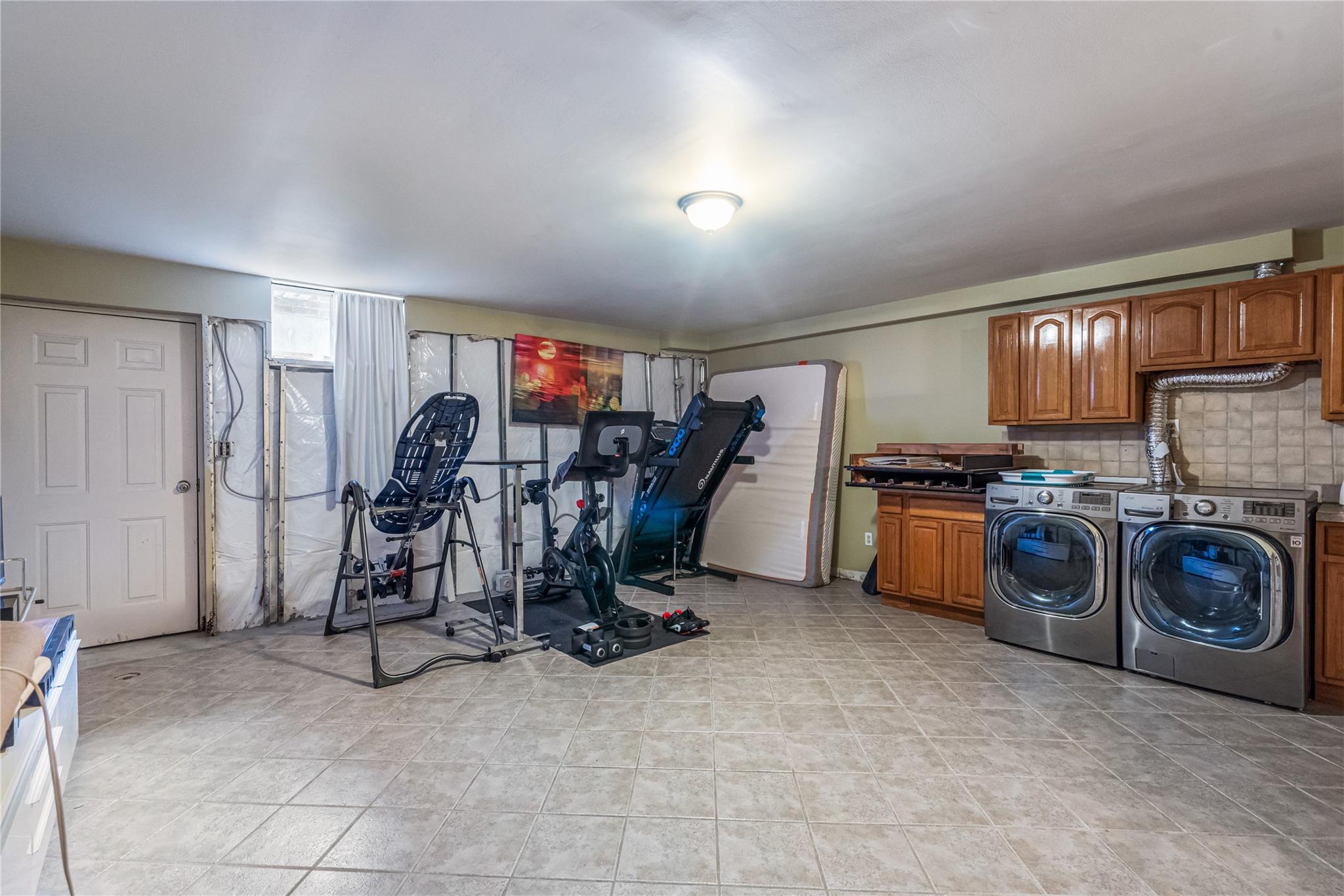 6420 Perry Avenue, Maspeth, New York image 28
