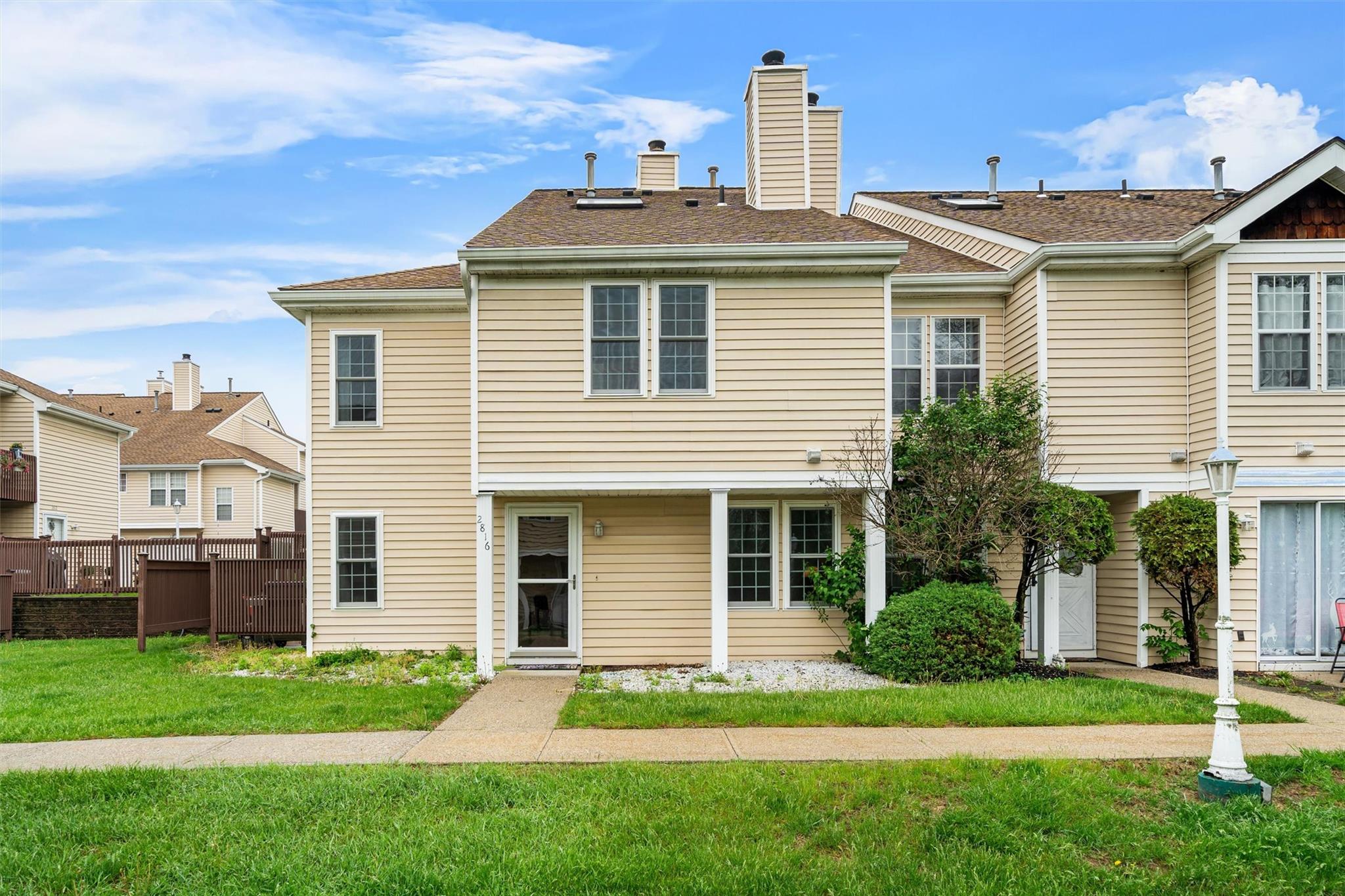 2816 Whispering Hills