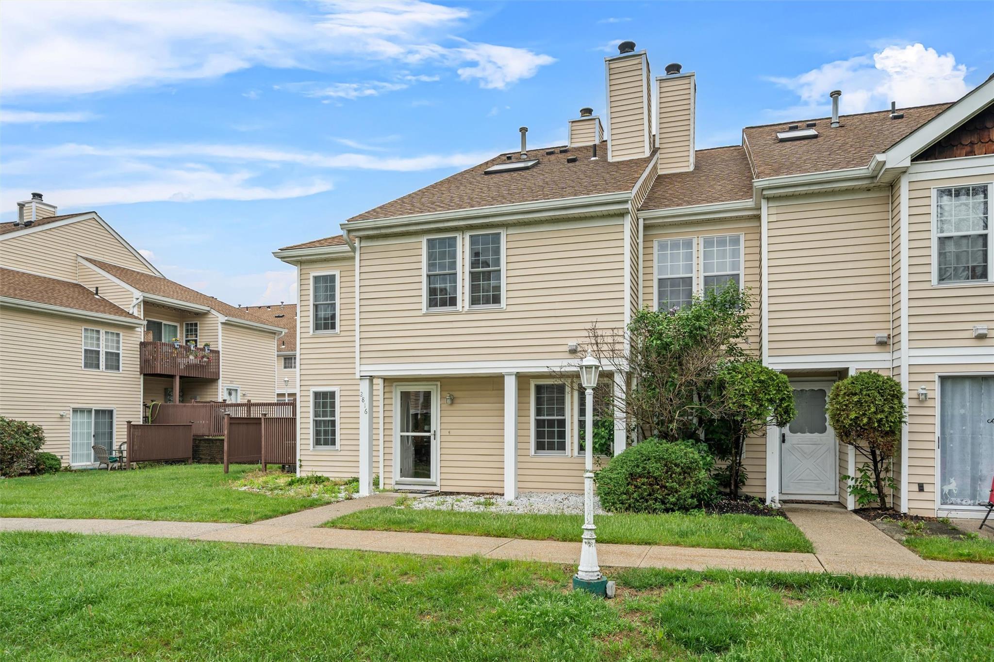2816 Whispering Hills