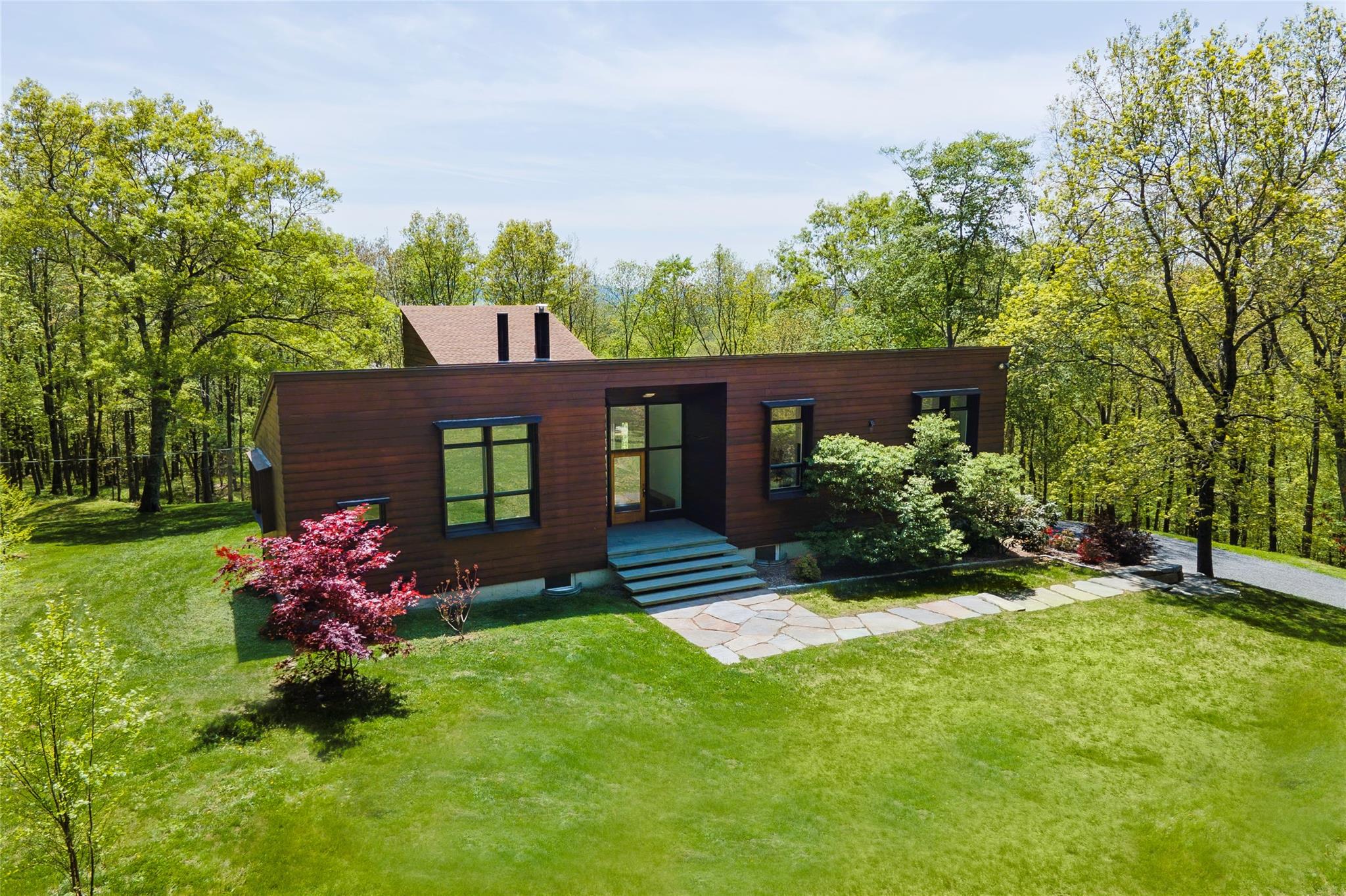 Moadock Road, Millerton, New York - 2 Bedrooms  
2 Bathrooms  
6 Rooms - 