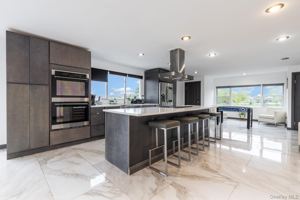 200 Clocks Boulevard