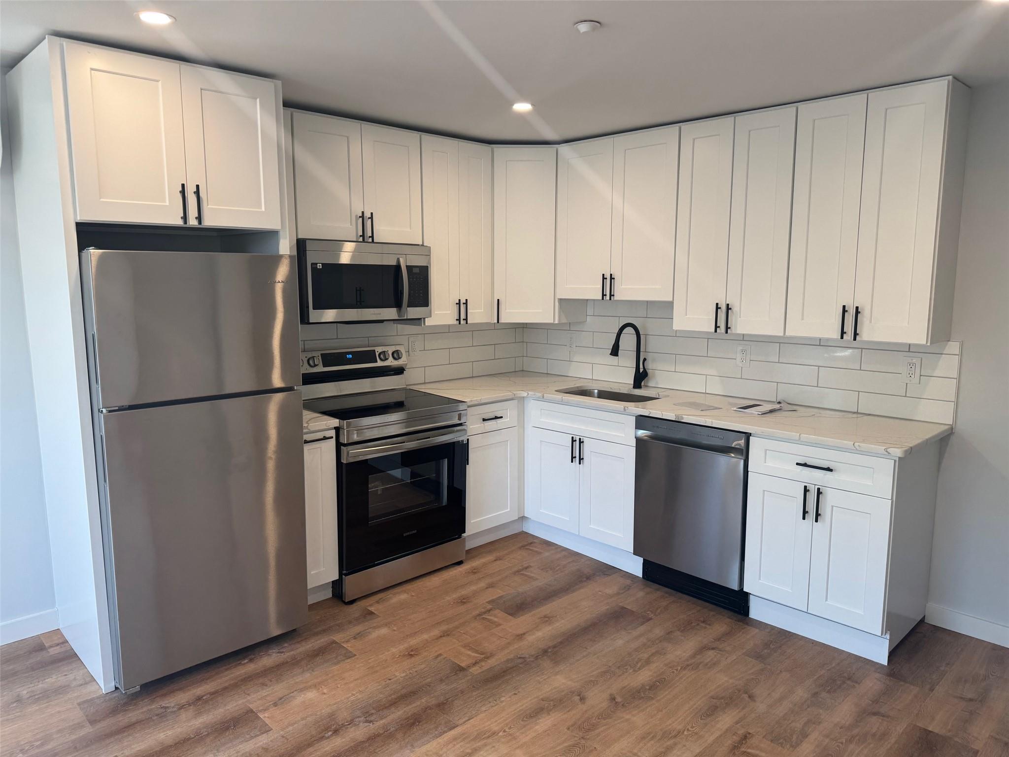 Locust Avenue 2A, Port Chester, New York - 2 Bedrooms  
1 Bathrooms  
6 Rooms - 