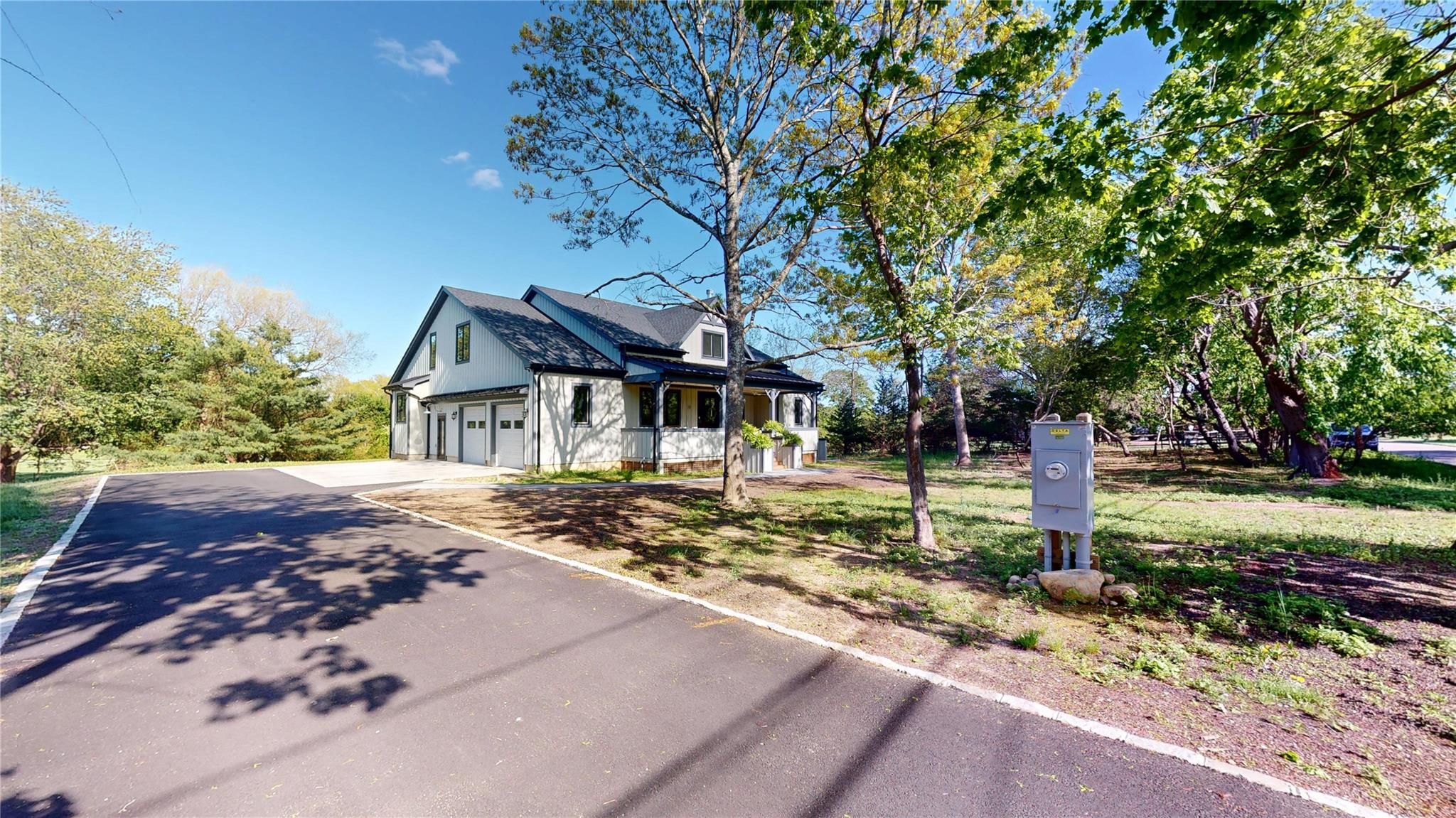 17 Moriches Avenue