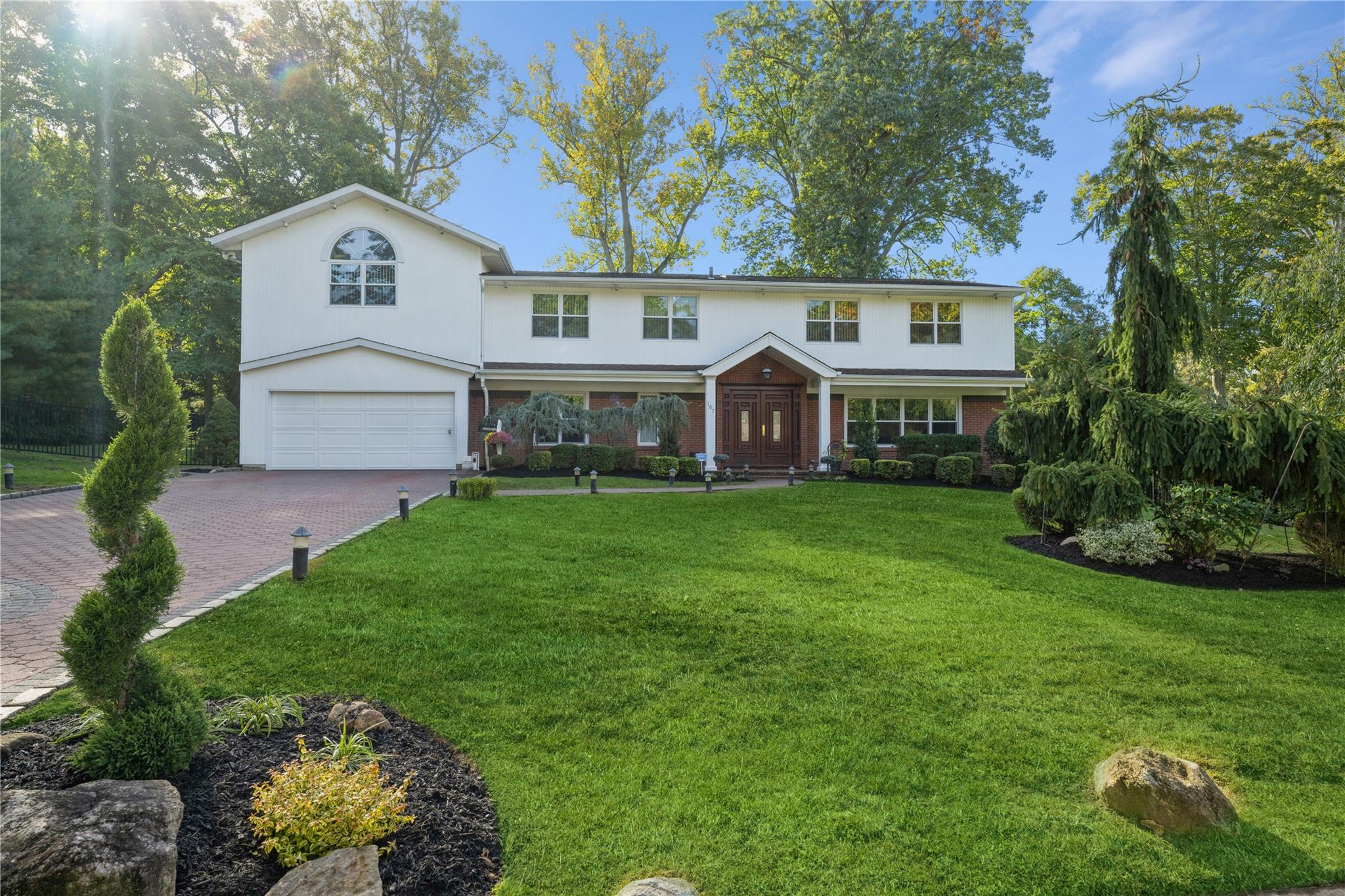 167 Hemlock Road, Manhasset, New York image 1