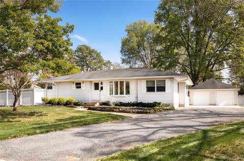 Homes For Sale - 8 Wichard Drive<br/> Oakdale, NY 11769