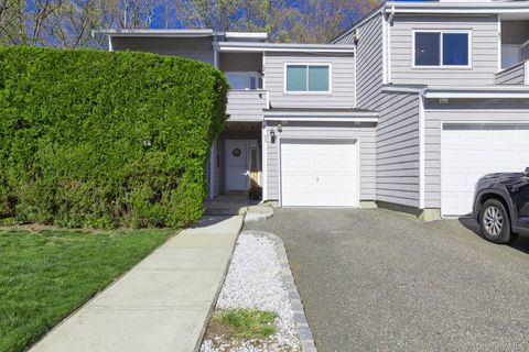 Condo For Sale - 11 Vista Drive #11<br/> Manorville, NY 11949