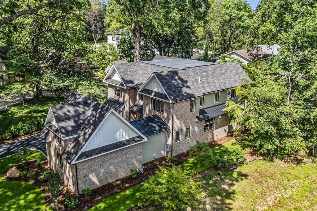 Photo of 199E W Shore Road, Great Neck, NY 11024 (MLS # 875373)