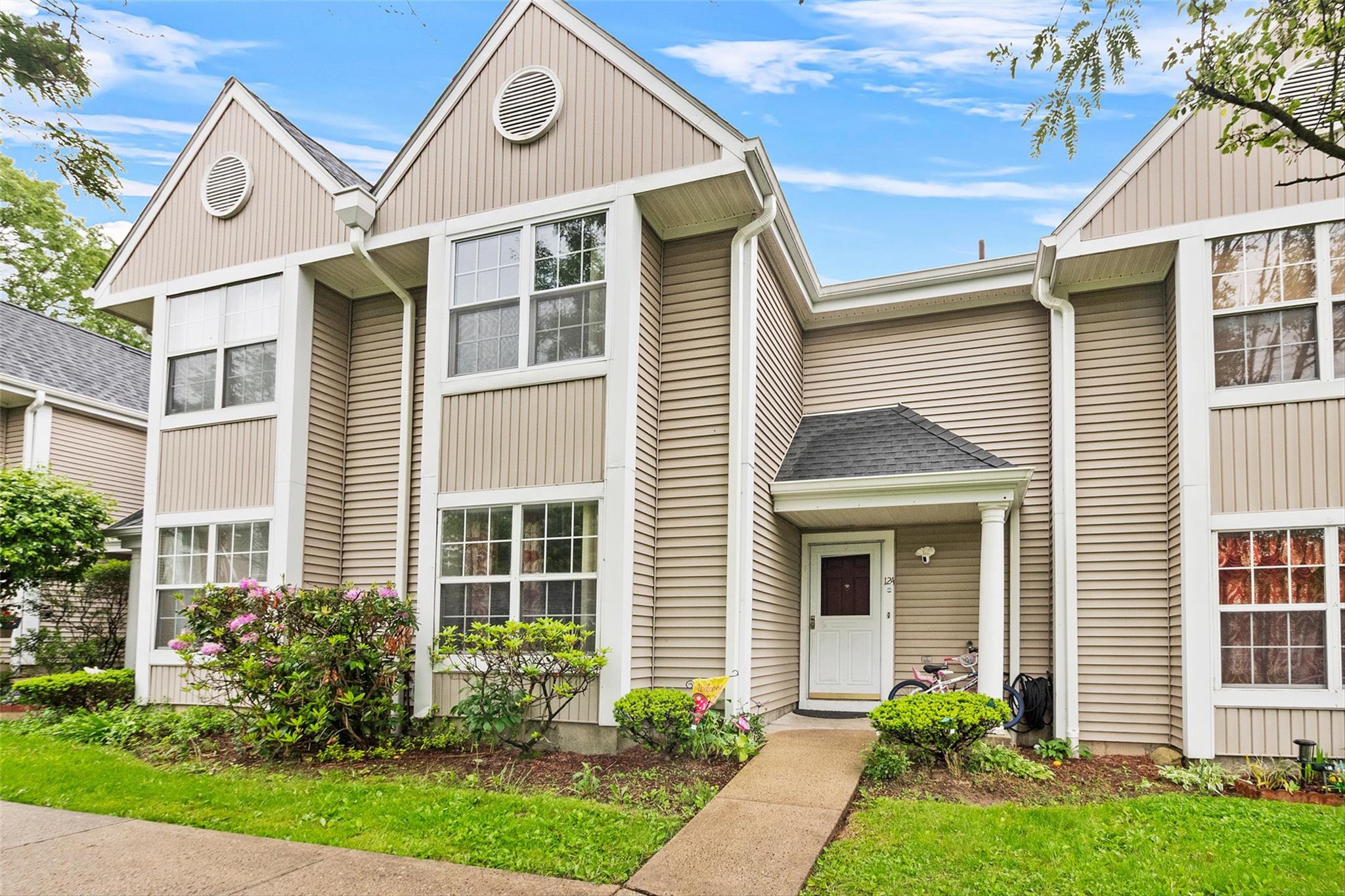 124 Creekside Circle, Spring Valley, New York image 1