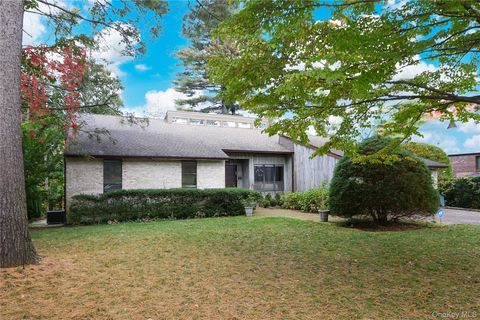 Photo of 35 Old Pond Road, Great Neck, NY 11023 (MLS # 988643)