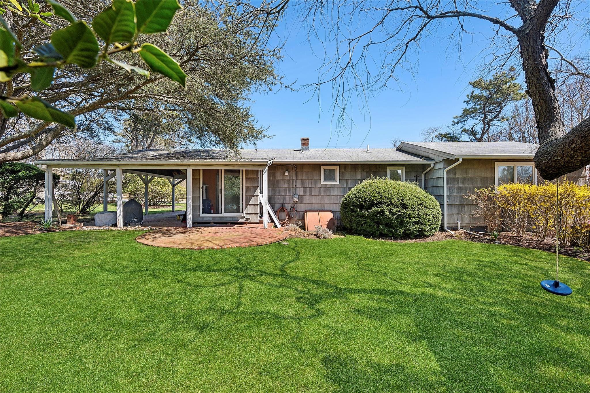 7 Gegan Drive, Southampton, New York image 2