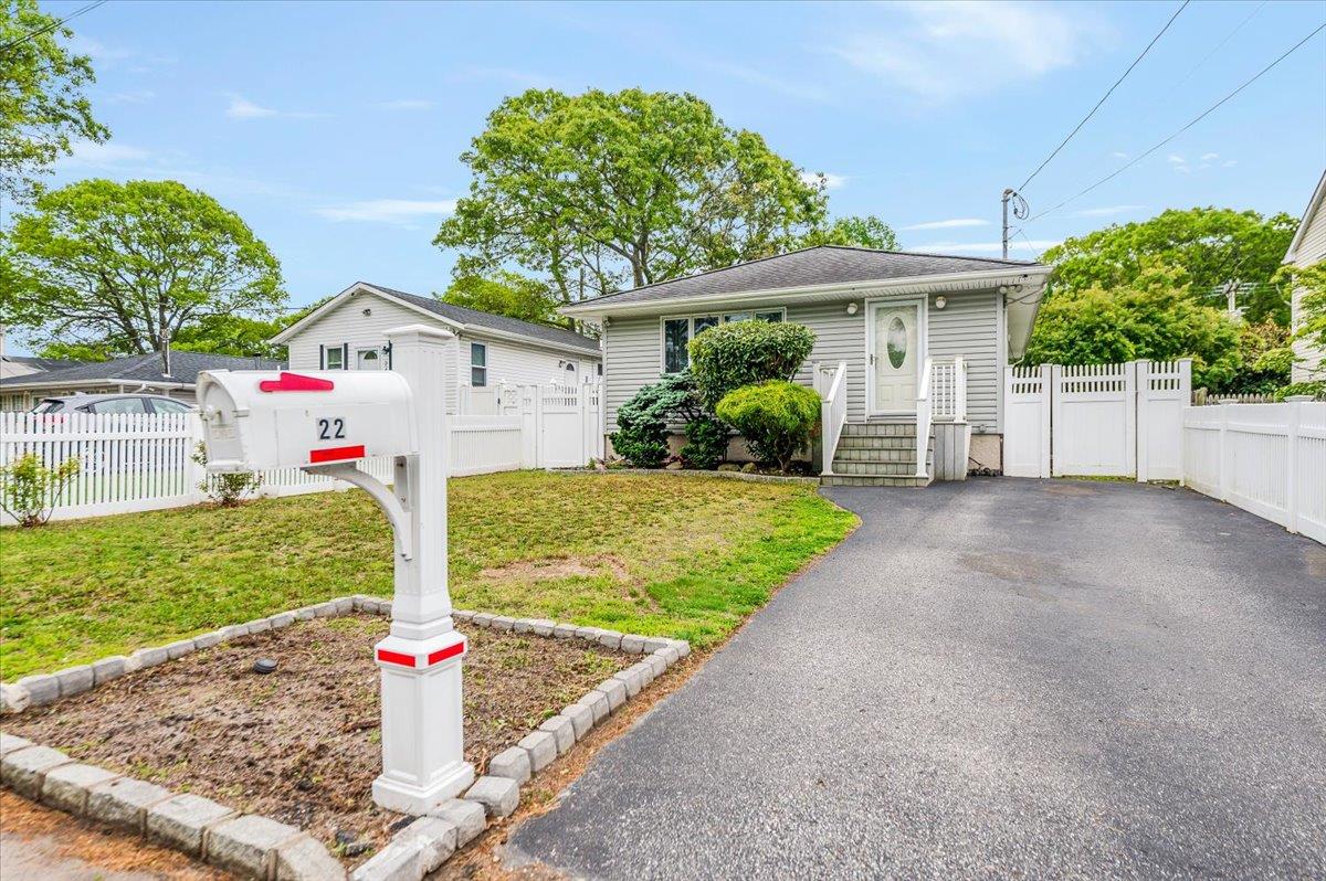 22 Mastic Boulevard, Mastic, New York image 1